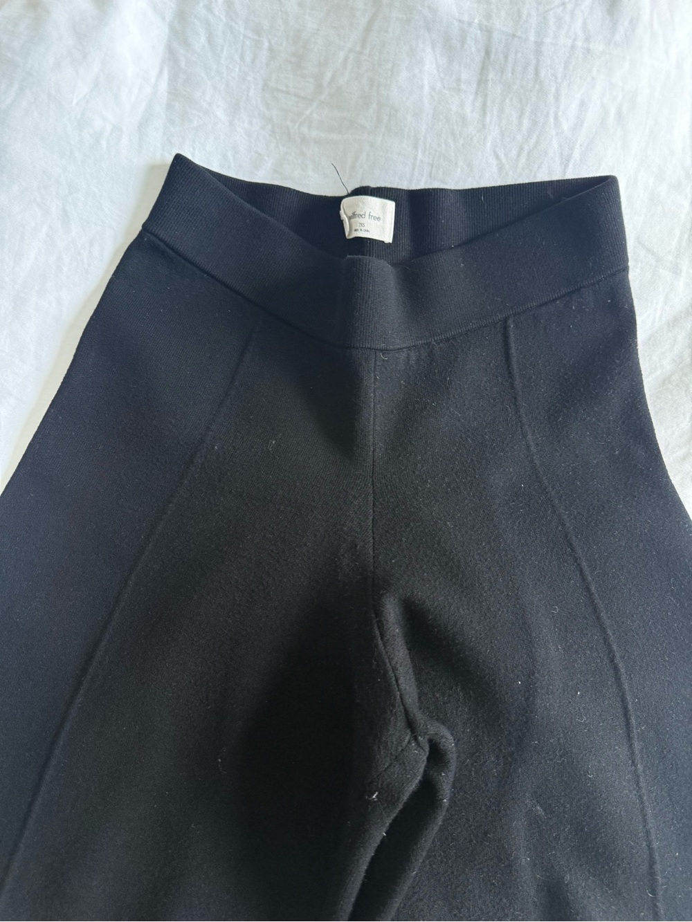 Wilfred free Aritzia black knit pants - Picture 5 of 6